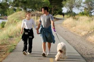 Ak ste často bolesť v dolnej časti chrbta, mali by byť nahradené aktívny šport, prechádzky na čerstvom vzduchu